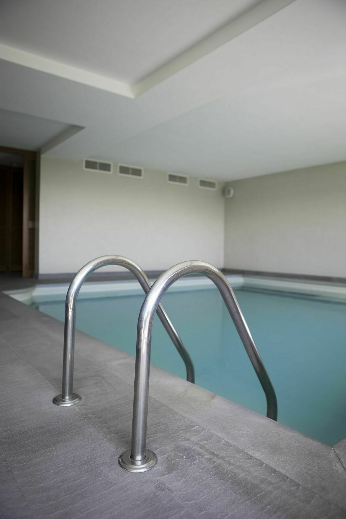 & Pool-como House-160 Mt-private Indoor Swimming Pool, Heated Year-private Covered Parking-private Garden And Terrace-fully Equipped Kitchen