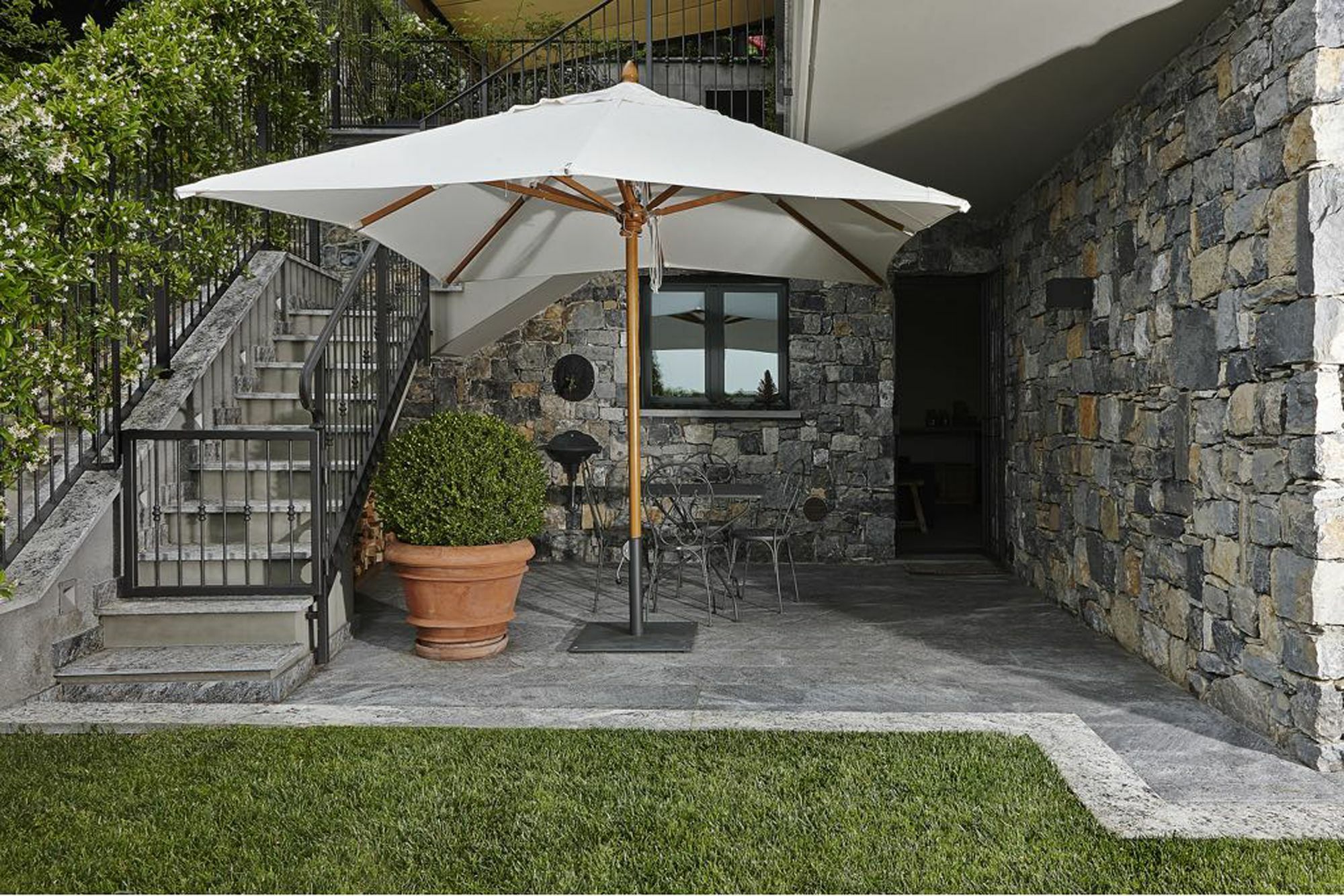 Apartment & Pool-como House-160 Mt-private Indoor Swimming Pool, Heated Year-private Covered Parking-private Garden And Terrace-fully Equipped Kitchen Como
